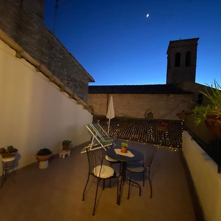 App. Con Terrazza Panoramica In Centro-Montefalco Exterior foto